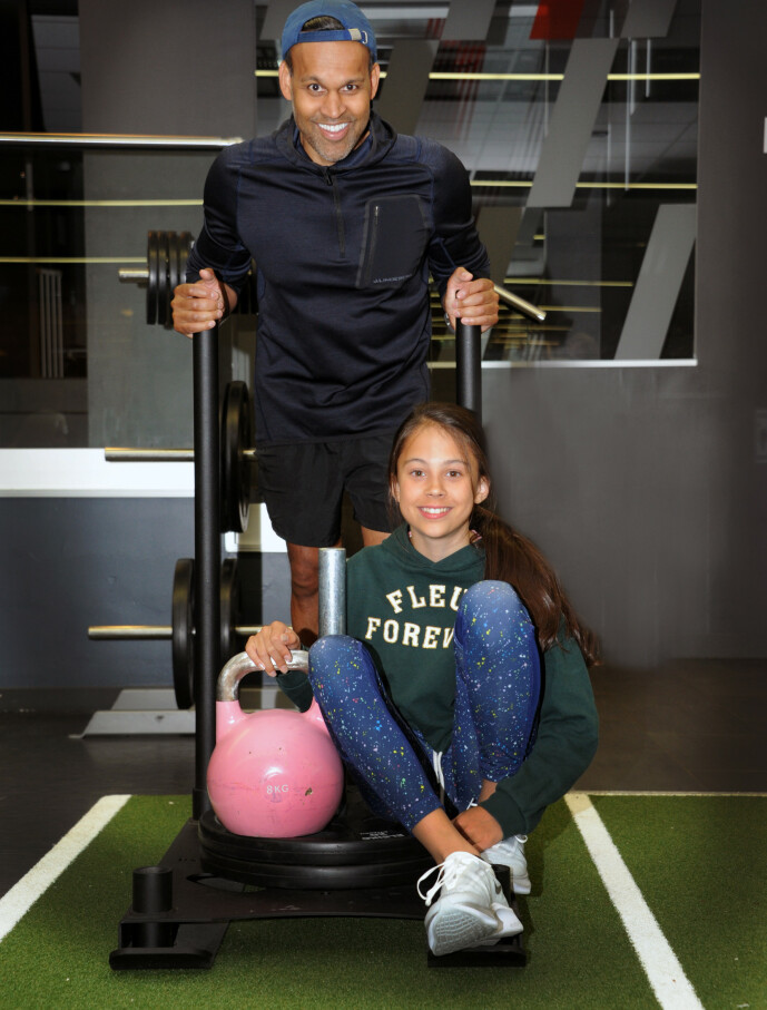 SPORTY FAMILIE: Hele Linnéas familie er sporty, men Linnéa - her sammen med far Tom - bestemmer selv om hun vil bruke personlig trener. FOTO: Marianne Otterdahl-Jensen SPORTY FAMILIE: Hele Linnéas familie er sporty, men Linnéa - her sammen med far Tom - bestemmer selv om hun vil bruke personlig trener. FOTO: Marianne Otterdahl-Jensen