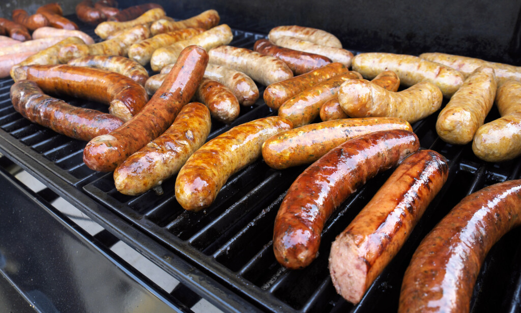 PASSE MENGDE: Også når det kommer til kolesterolbombene gjelder måtehold, pølse en gang i uka gjør ingenting, blir det pølse hver dag i grillsesongen, kan det synes på blodverdiene. Foto: NTB Scanpix. PASSE MENGDE: Også når det kommer til kolesterolbombene gjelder måtehold, pølse en gang i uka gjør ingenting, blir det pølse hver dag i grillsesongen, kan det synes på blodverdiene. Foto: NTB Scanpix.