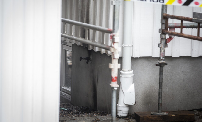 NÆR: Det var tydelige tegn etter flammer ved ordfører Bjørn Ole Gleditschs bolig.
Foto: Trond Reidar Teigen / NTB scanpix NÆR: Det var tydelige tegn etter flammer ved ordfører Bjørn Ole Gleditschs bolig.
Foto: Trond Reidar Teigen / NTB scanpix
