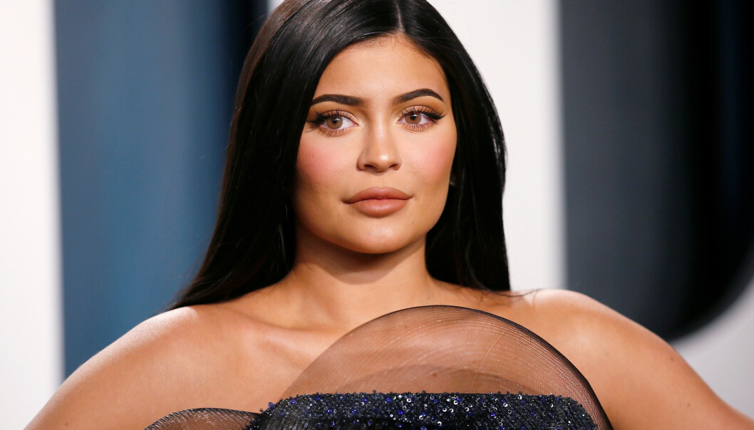 <strong>FÅR KRITIKK:</strong> Klesdesigner Michael Costello ser rødt, og mener at Jenner ikke er flink nok til å tagge klesdesignerne. Her er hun avbildet på Vanity Fairs Oscar-fest i februar. Foto: NTB Scanpix <strong>FÅR KRITIKK:</strong> Klesdesigner Michael Costello ser rødt, og mener at Jenner ikke er flink nok til å tagge klesdesignerne. Her er hun avbildet på Vanity Fairs Oscar-fest i februar. Foto: NTB Scanpix