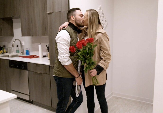 <strong>FORLATT:</strong> Mark Cuevas og Jessica Batten forelsket seg under innspilling, men da de skulle gifte seg innså sistnevnte at aldersforskjellen på ti år ble for tøff. Foto: Netflix <strong>FORLATT:</strong> Mark Cuevas og Jessica Batten forelsket seg under innspilling, men da de skulle gifte seg innså sistnevnte at aldersforskjellen på ti år ble for tøff. Foto: Netflix