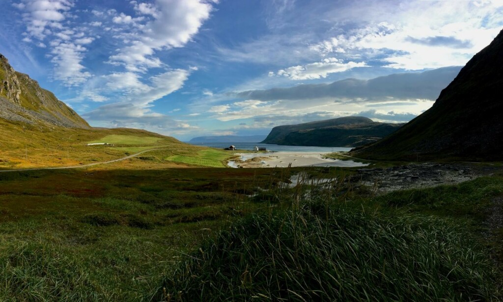 SELGER ETTER ÅTTE ÅR: Eidegården ligger på Sørøya i Hammerfest kommune, og er Norges fjerde største øy. Foto: Knut Skoglund SELGER ETTER ÅTTE ÅR: Eidegården ligger på Sørøya i Hammerfest kommune, og er Norges fjerde største øy. Foto: Knut Skoglund