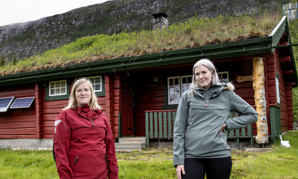 VIKTIG Å DELE: Silje Aasli og Mari Hauger Granheim var ikke i tvil om at de ønsket å kjøpe hytta i Valdres sammen. Arven fra bestefar var nok til å finansiere kjøpet. Foto: Nina Hansen / DAGBLADET VIKTIG Å DELE: Silje Aasli og Mari Hauger Granheim var ikke i tvil om at de ønsket å kjøpe hytta i Valdres sammen. Arven fra bestefar var nok til å finansiere kjøpet. Foto: Nina Hansen / DAGBLADET