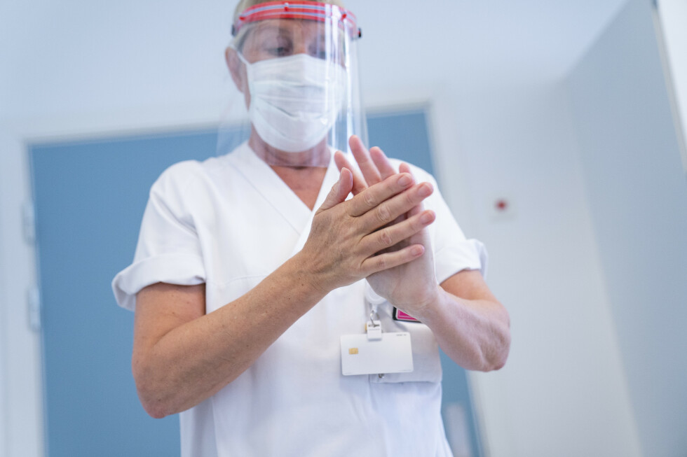 PANDEMIEN: De nyeste fakta om smittesituasjonen i Norge viser blant annet at gjennomsnittsalderen til dem som har fått påvist smitte, er 45 år. <br>Foto: NTB scanpix PANDEMIEN: De nyeste fakta om smittesituasjonen i Norge viser blant annet at gjennomsnittsalderen til dem som har fått påvist smitte, er 45 år. <br>Foto: NTB scanpix