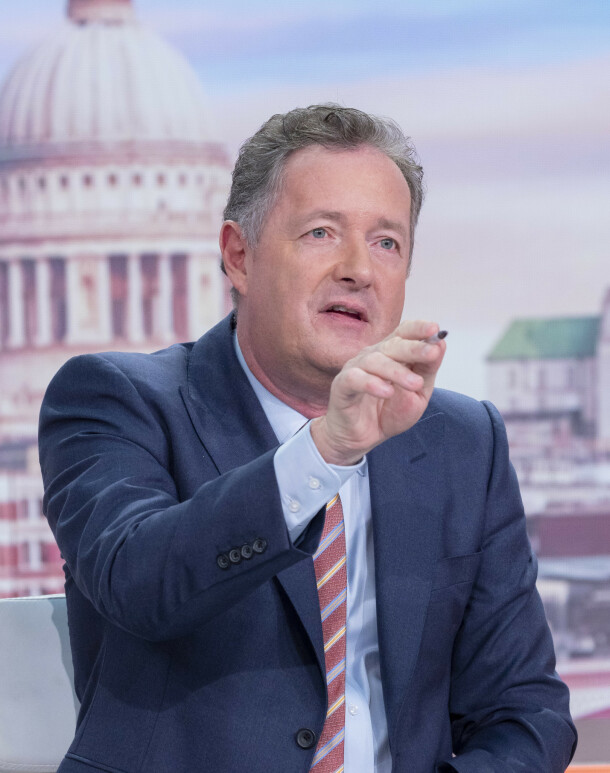 HARDT UT: Piers Morgan er nok en gang ute etter å ta hertugparet av Sussex. Denne gangen hudfletter han dem etter at de stilte opp i en ny video. Foto: NTB Scanpix HARDT UT: Piers Morgan er nok en gang ute etter å ta hertugparet av Sussex. Denne gangen hudfletter han dem etter at de stilte opp i en ny video. Foto: NTB Scanpix