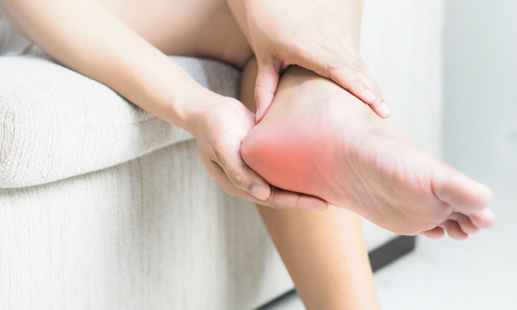 BEHANDLING: Personer med kroniske hælsmerter har lenge blitt ignorert av helsevesenet som ikke hadde et skikkelig tilbud til dem. Men nå kan også disse bli kvitt plagene for godt. Foto: Shutterstock / NTB Scanpix BEHANDLING: Personer med kroniske hælsmerter har lenge blitt ignorert av helsevesenet som ikke hadde et skikkelig tilbud til dem. Men nå kan også disse bli kvitt plagene for godt. Foto: Shutterstock / NTB Scanpix