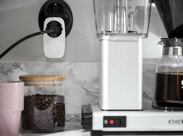LAG KAFFE FRA SENGA: Med en Smart Plug, kan du slå på kaffetrakteren i halvsøvne. LAG KAFFE FRA SENGA: Med en Smart Plug, kan du slå på kaffetrakteren i halvsøvne.
