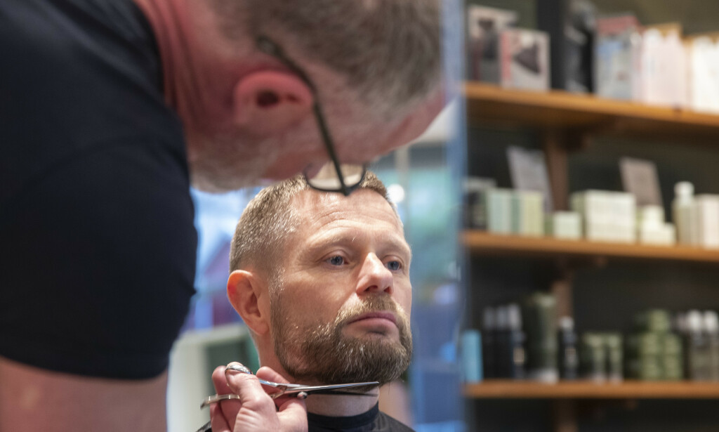 KLIPP: Bent Høie fikk en klipp da frisørsalongene åpnet igjen. Foto: Terje Pedersen / NTB Scanpix KLIPP: Bent Høie fikk en klipp da frisørsalongene åpnet igjen. Foto: Terje Pedersen / NTB Scanpix
