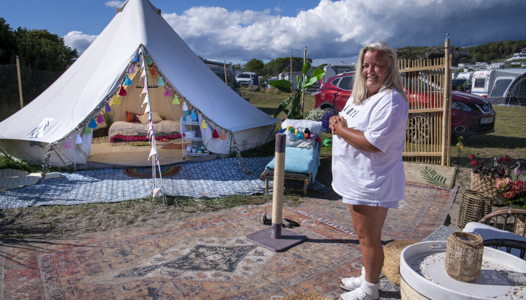 GLAMPING: Trine Avnung driver ikke med ordinær camping. Hun glamper på Oddane Sand Camping utenfor Nevlunghavn. Foto: Lars Eivind Bones / Dagbladet. GLAMPING: Trine Avnung driver ikke med ordinær camping. Hun glamper på Oddane Sand Camping utenfor Nevlunghavn. Foto: Lars Eivind Bones / Dagbladet.
