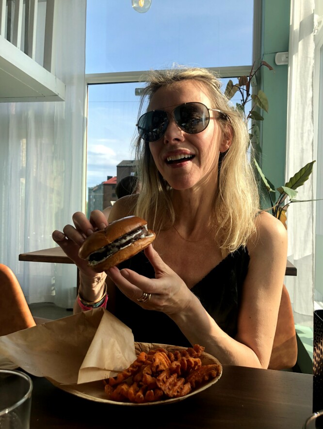 SPENNENDE: Nei, vegansk betyr ikke Isberg-salat og Thousand Island-dressing til middag! I nettkurset «Veganer i 28 dager», deler Laila Madsö av sin kunnskap og erfaring; blant annet med å lage deilige middager hjemme og med de gode triksene som gjør det lettere å opprettholde plantebasert kosthold utenfor hjemmet. FOTO: Privat SPENNENDE: Nei, vegansk betyr ikke Isberg-salat og Thousand Island-dressing til middag! I nettkurset «Veganer i 28 dager», deler Laila Madsö av sin kunnskap og erfaring; blant annet med å lage deilige middager hjemme og med de gode triksene som gjør det lettere å opprettholde plantebasert kosthold utenfor hjemmet. FOTO: Privat