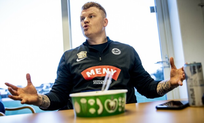 ENGASJERT: John Arne Riise sier at han bruker alle teknikker for å holde motivasjonen hos spillerne oppe. Foto: Christian Roth Christensen ENGASJERT: John Arne Riise sier at han bruker alle teknikker for å holde motivasjonen hos spillerne oppe. Foto: Christian Roth Christensen