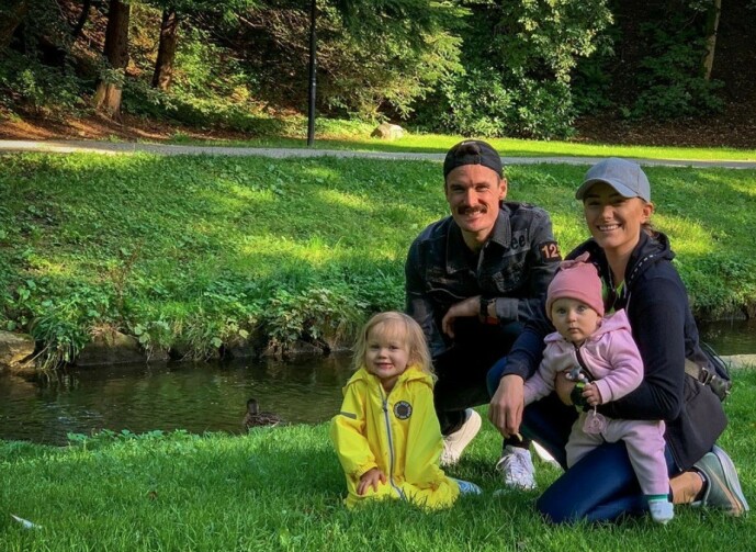 HELE FAMILIEN: Familien på fire består av Henrik og Liva, samt døtrene Olivia og Charlotte. Foto: Privat HELE FAMILIEN: Familien på fire består av Henrik og Liva, samt døtrene Olivia og Charlotte. Foto: Privat