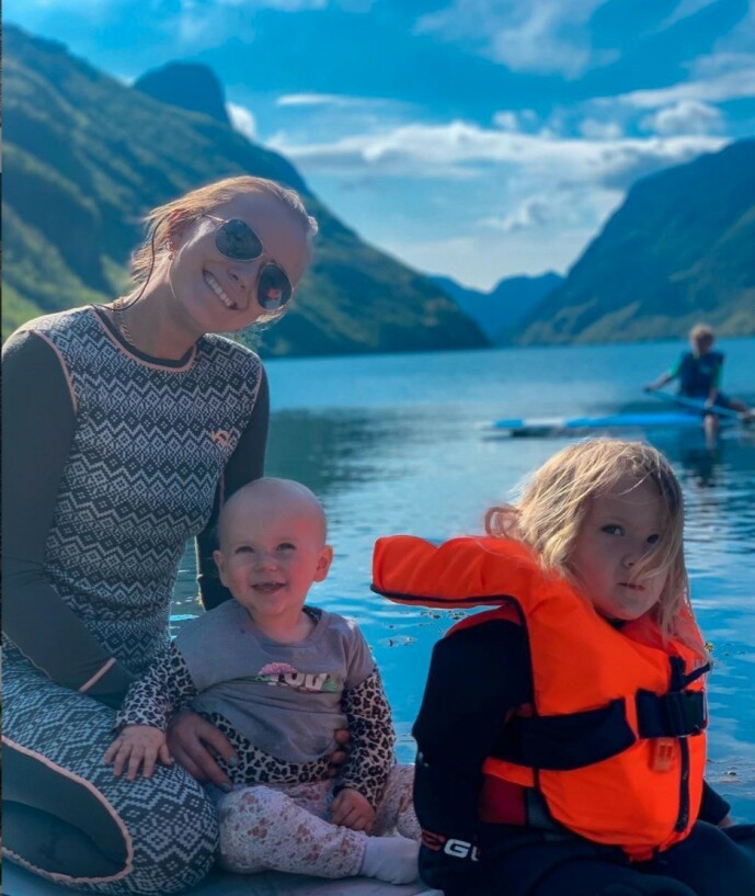 AKTIVE: Liva bruker mye av tiden sammen med døtrene Olivia og Charlotte. Foto: Privat AKTIVE: Liva bruker mye av tiden sammen med døtrene Olivia og Charlotte. Foto: Privat