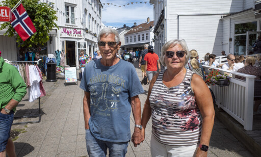 GÅGATA: Anne Grethe Lofthus og Tore Brønlund er bekymret for coronasommeren. Foto: Lars Eivind Bones / Dagbladet. GÅGATA: Anne Grethe Lofthus og Tore Brønlund er bekymret for coronasommeren. Foto: Lars Eivind Bones / Dagbladet.