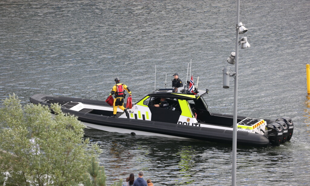 POLITIBÅTEN: Politiet fikk til slutt kontroll på mannen via politibåten. Foto: Ørn E. Borgen / NTB scanpix POLITIBÅTEN: Politiet fikk til slutt kontroll på mannen via politibåten. Foto: Ørn E. Borgen / NTB scanpix
