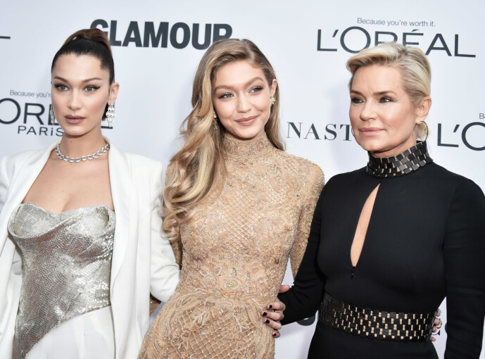 MOR OG DØTRE: Her er Bella og Gigi avbildet sammen med moren Yolanda Hadid. Foto: NTB Scanpix MOR OG DØTRE: Her er Bella og Gigi avbildet sammen med moren Yolanda Hadid. Foto: NTB Scanpix