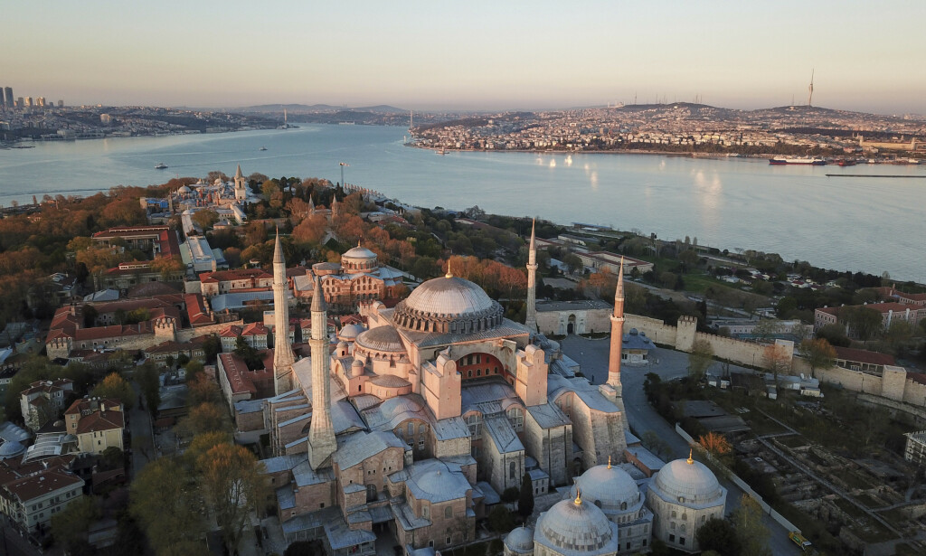 I Tyrkia banes veien for å omgjøre Hagia Sofia i Istanbul til moské. Foto: AP / NTB scanpix I Tyrkia banes veien for å omgjøre Hagia Sofia i Istanbul til moské. Foto: AP / NTB scanpix