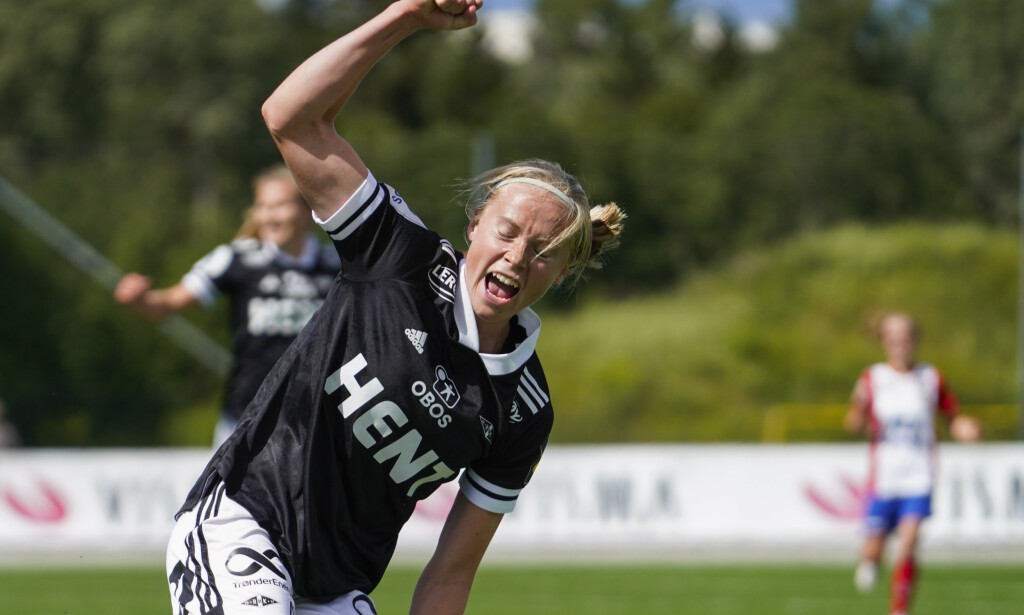 JUBEL: Rosenborgs Julie Blakstad jubler etter 0–3 målet under fotballkampen i Toppserien for kvinner mellom Lyn og Rosenborg på Kringsjå kunstgress. Foto: Heiko Junge / NTB Scanpix JUBEL: Rosenborgs Julie Blakstad jubler etter 0–3 målet under fotballkampen i Toppserien for kvinner mellom Lyn og Rosenborg på Kringsjå kunstgress. Foto: Heiko Junge / NTB Scanpix