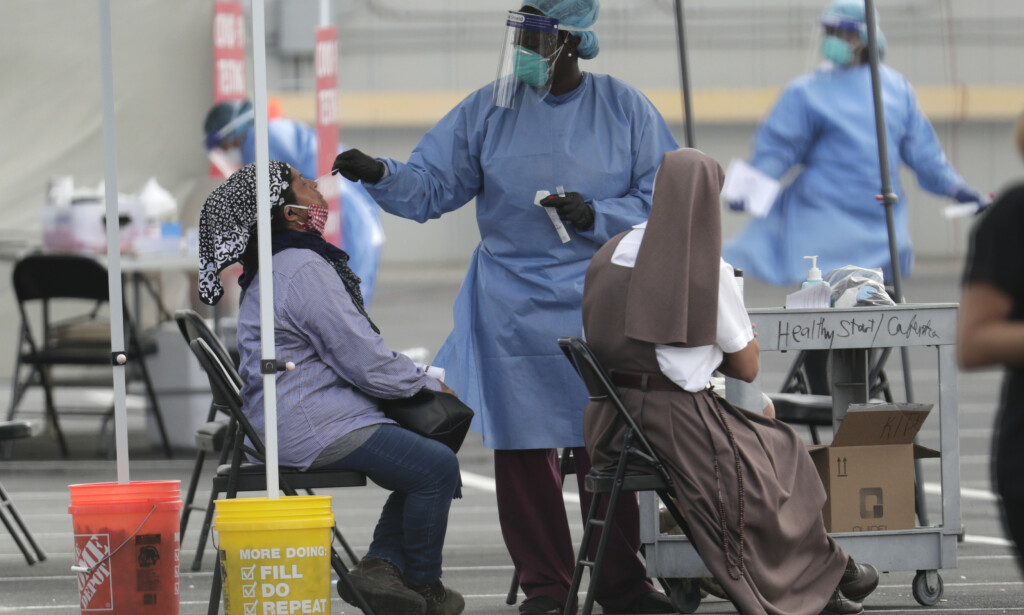 En kvinne testes for koronaviruset på en helseklinikk i Homestead i Florida. Foto: AP / NTB scanpix En kvinne testes for koronaviruset på en helseklinikk i Homestead i Florida. Foto: AP / NTB scanpix