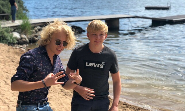 BRØDRE: Mathias Bennborn med lillebroren Alexander, en måned før Mathias gikk bort. Foto: Privat BRØDRE: Mathias Bennborn med lillebroren Alexander, en måned før Mathias gikk bort. Foto: Privat