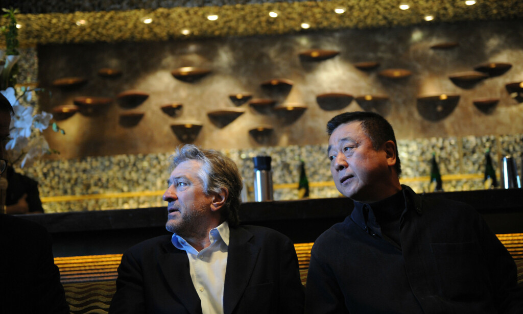 EIER: Robert De Niro er en av eierne av luksusrestaurantkjeden Nobu, som med åra har blitt et kjendishotspot. Her er han fotografert med den japanske kokken Nobuyuki «Nobu» Matsuhisa da de åpnet restaurant i Moskva i 2009. Nå går det dårlig med kjeden, på grunn av pandemien. Foto: NTB Scanpix EIER: Robert De Niro er en av eierne av luksusrestaurantkjeden Nobu, som med åra har blitt et kjendishotspot. Her er han fotografert med den japanske kokken Nobuyuki «Nobu» Matsuhisa da de åpnet restaurant i Moskva i 2009. Nå går det dårlig med kjeden, på grunn av pandemien. Foto: NTB Scanpix
