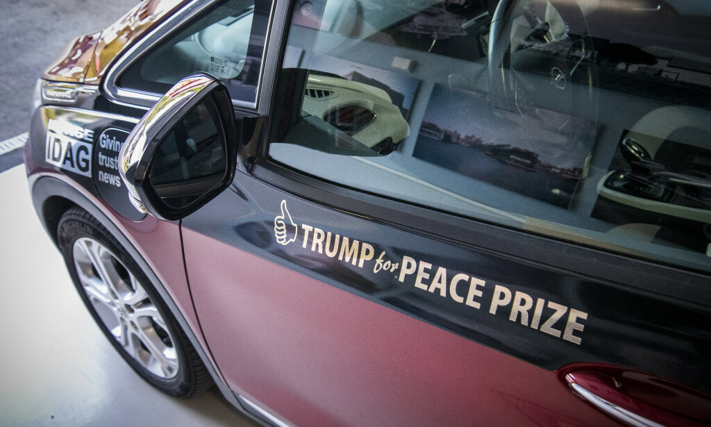 TRUMP-BIL: Østhassel har dekorert bilen sin med «Trump for Peace Prize». Foto: Lars Eivind Bones / Dagbladet. TRUMP-BIL: Østhassel har dekorert bilen sin med «Trump for Peace Prize». Foto: Lars Eivind Bones / Dagbladet.