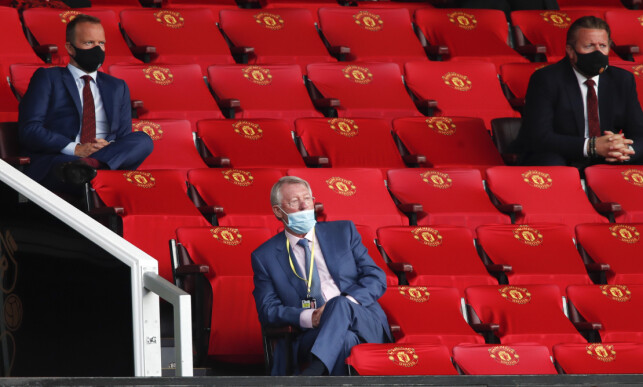 RINGSIDE: Sir Alex Ferguson så kampen på Old Trafford sammen med United-direktør Ed Woodward (bak til venstre). Foto: NTB scanpix RINGSIDE: Sir Alex Ferguson så kampen på Old Trafford sammen med United-direktør Ed Woodward (bak til venstre). Foto: NTB scanpix
