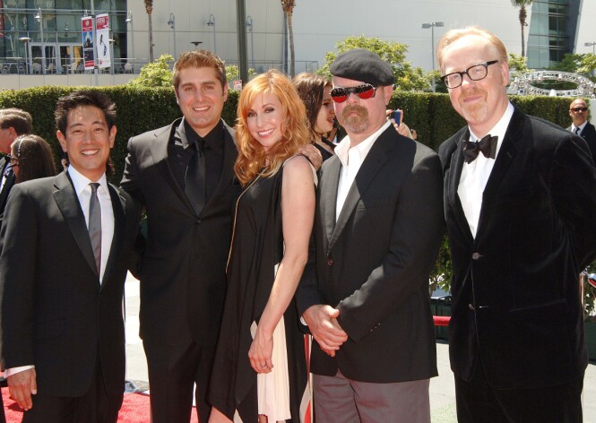 GIKK BORT: Her er Grant Imahara avbildet sammen med Tony Belleci, Kari Byron, Jamie Hyneman og Adam Savage i 2010. Foto: NTB Scanpix GIKK BORT: Her er Grant Imahara avbildet sammen med Tony Belleci, Kari Byron, Jamie Hyneman og Adam Savage i 2010. Foto: NTB Scanpix