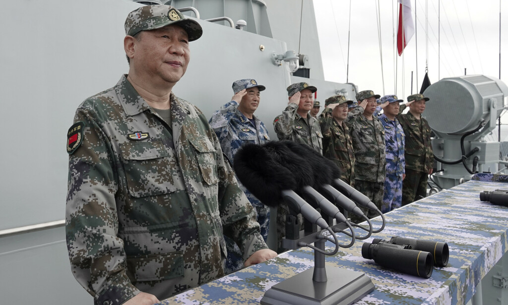 BYGGER UT STADIG MER: President Xi Jinping om bord på en kinesisk marineflåte i Sør-Kinahavet i april. Foto: Li Gang / Xinhua / AP / NTB scanpix BYGGER UT STADIG MER: President Xi Jinping om bord på en kinesisk marineflåte i Sør-Kinahavet i april. Foto: Li Gang / Xinhua / AP / NTB scanpix