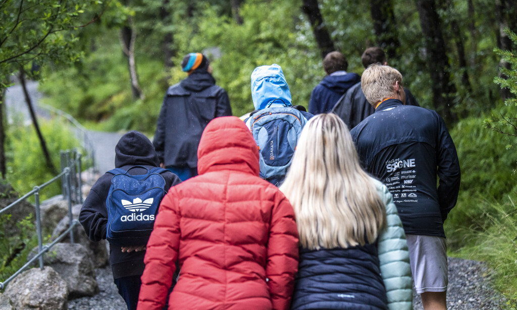 TURISTMAGNET: Nordmenn valfarter til Preikestolen i all slags vær, men fravær av utlendinger har halvert besøket. Foto: Lars Eivind Bones / Dagbladet.