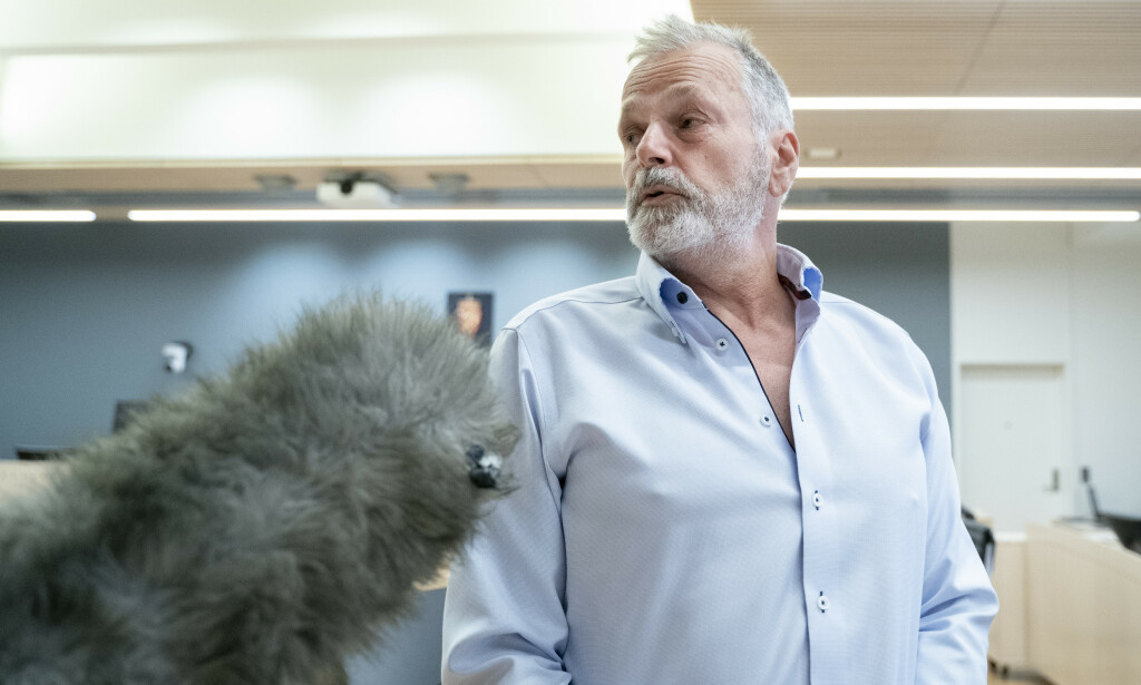 Spesialenheten begjærer den tidligere polititoppen Eirik Jensen varetektsfengslet i åtte nye uker, mens Jensen selv begjærer seg løslatt. Det er nytt fengslingsmøte torsdag. Foto: Fredrik Hagen / NTB scanpix Spesialenheten begjærer den tidligere polititoppen Eirik Jensen varetektsfengslet i åtte nye uker, mens Jensen selv begjærer seg løslatt. Det er nytt fengslingsmøte torsdag. Foto: Fredrik Hagen / NTB scanpix