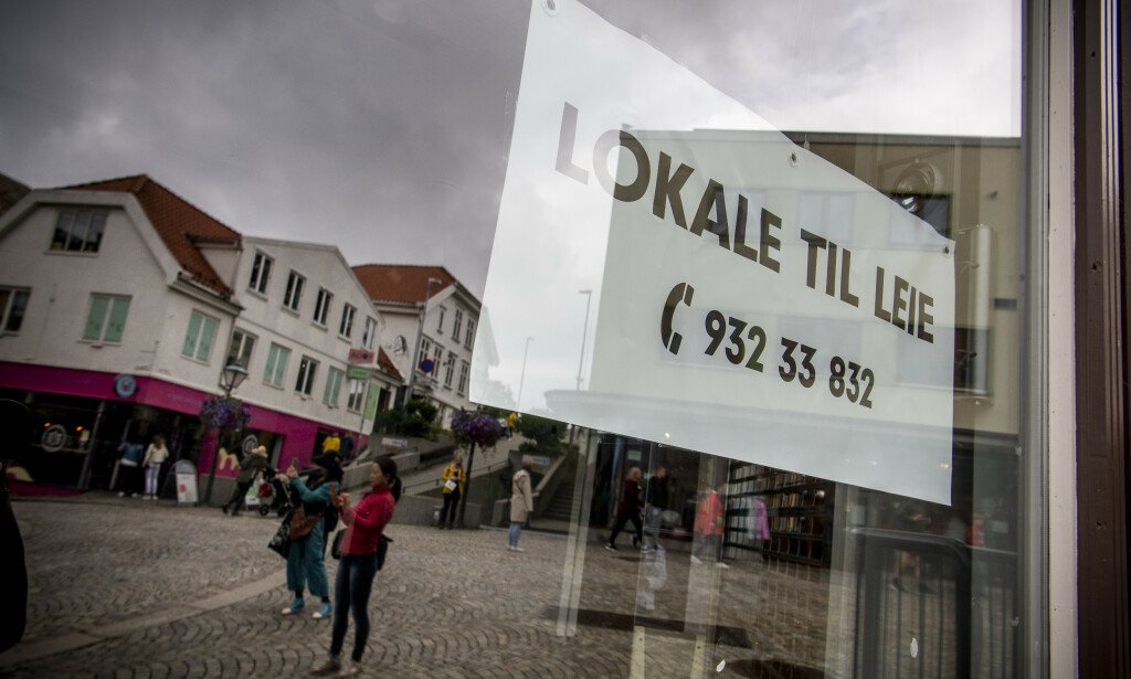 KONKURS: Ifølge butikksjef Negro har i alt sju eller åtte butikker i bare Kirkegata i Stavanger slått seg konkurs. Foto: Lars Eivind Bones / Dagbladet. KONKURS: Ifølge butikksjef Negro har i alt sju eller åtte butikker i bare Kirkegata i Stavanger slått seg konkurs. Foto: Lars Eivind Bones / Dagbladet.