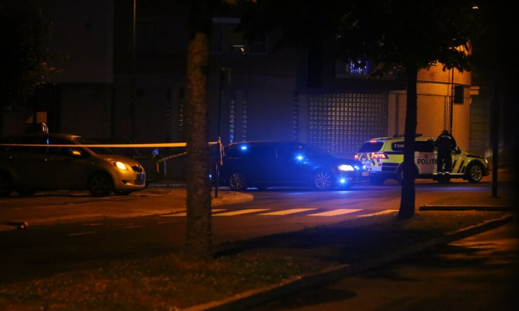 OPPFORDRING: Folk har blitt bedt om å holde seg unna sentrum. Foto: Nyhetstips.no OPPFORDRING: Folk har blitt bedt om å holde seg unna sentrum. Foto: Nyhetstips.no