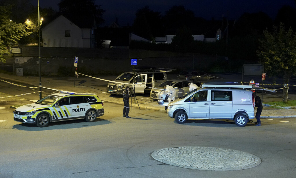 STORE STYRKER: Politiet vurderte det som en mulig pågående livstruende hendelse og sendte alle tilgjengelig mannskaper til Sarpsborg, opplyste de i en pressemelding. Foto: Fredrik Hagen / NTB scanpix STORE STYRKER: Politiet vurderte det som en mulig pågående livstruende hendelse og sendte alle tilgjengelig mannskaper til Sarpsborg, opplyste de i en pressemelding. Foto: Fredrik Hagen / NTB scanpix