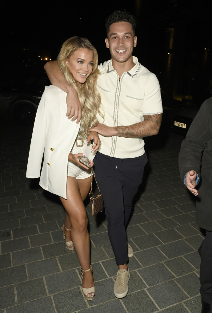 BOR MED FAMILIEN: Callum Jones og Molly Smith er også samboere i dag. De bor derimot ikke for seg selv, men sammen med sistnevntes familie. Foto: NTB Scanpix BOR MED FAMILIEN: Callum Jones og Molly Smith er også samboere i dag. De bor derimot ikke for seg selv, men sammen med sistnevntes familie. Foto: NTB Scanpix