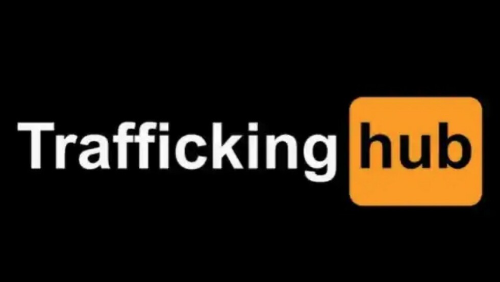 MØRKE: Verdens største pornonettside er i hardt vær. Pornhub anklages for publisering av materiale som involverer menneskehandel, misbruk og voldtekter av både barn og voksne. Nå forsøker en underskriftskampanje å få stengt nettsiden. Så langt har nesten 1,2 millioner signert. MØRKE: Verdens største pornonettside er i hardt vær. Pornhub anklages for publisering av materiale som involverer menneskehandel, misbruk og voldtekter av både barn og voksne. Nå forsøker en underskriftskampanje å få stengt nettsiden. Så langt har nesten 1,2 millioner signert.