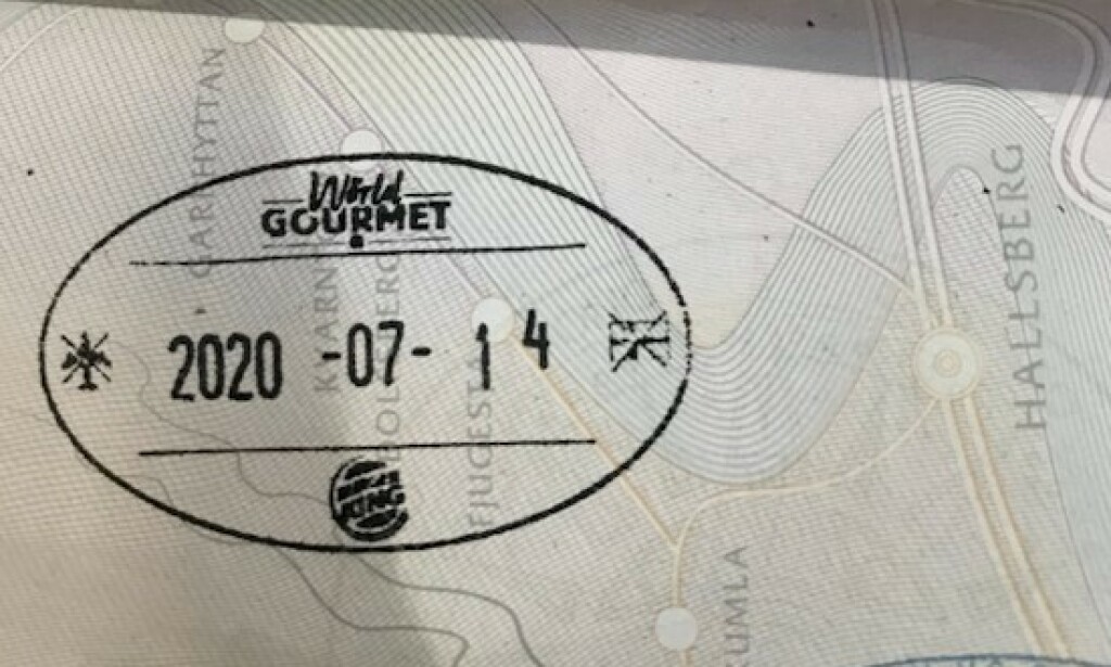 KAMPANJE: Burger King i Sverige ber om å få stemple passet - i retur får gjestene en gratis burger. Foto: Max Sohl Stjernberg KAMPANJE: Burger King i Sverige ber om å få stemple passet - i retur får gjestene en gratis burger. Foto: Max Sohl Stjernberg