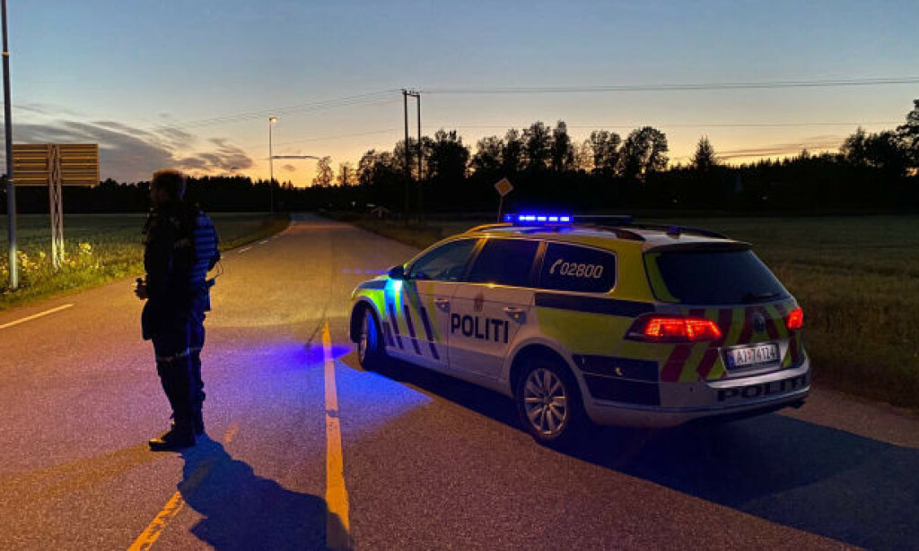 VAKT: Politiet holdt vakt i området søndag kveld. Foto: Freddie Larsen VAKT: Politiet holdt vakt i området søndag kveld. Foto: Freddie Larsen