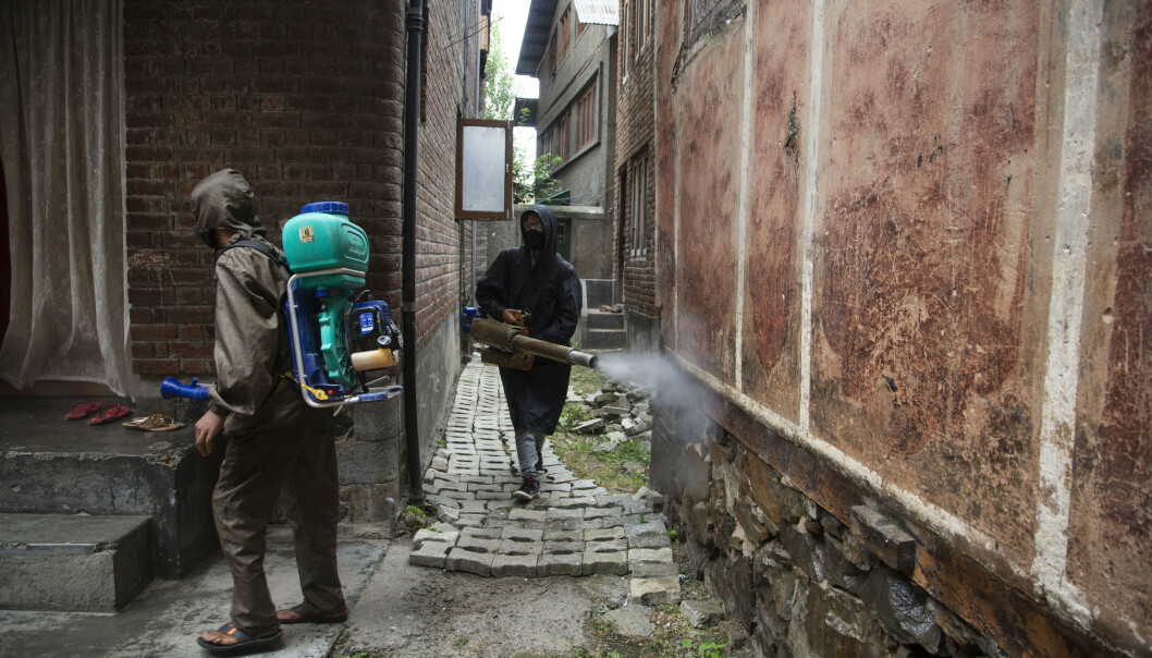 Flere indiske delstater har innført strenge tiltak etter ny oppblomstring av covid-19. Her fra Kashmir. Foto: AP / NTB scanpix Flere indiske delstater har innført strenge tiltak etter ny oppblomstring av covid-19. Her fra Kashmir. Foto: AP / NTB scanpix