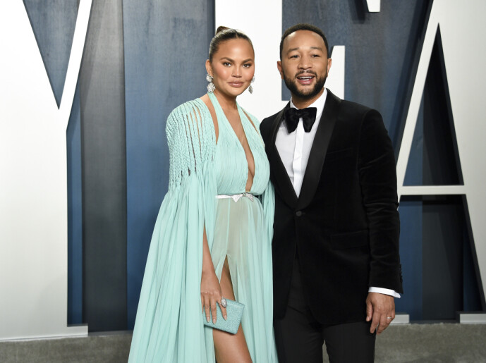 RASER: Chrissy Teigen er blant dem som ser rødt etter Ivanka Trumps innlegg. Her avbildet med ektemannen og sangeren John Legend. Foto: NTB Scanpix RASER: Chrissy Teigen er blant dem som ser rødt etter Ivanka Trumps innlegg. Her avbildet med ektemannen og sangeren John Legend. Foto: NTB Scanpix
