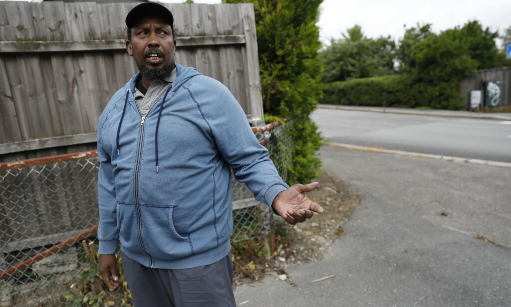 - TRIST: Ali Abdi (49) bor i området der to av knivangrepene fant sted sent tirsdag kveld, og kjenner to av kvinnene som ble skadd. Foto: Christian Roth Christensen / Dagbladet - TRIST: Ali Abdi (49) bor i området der to av knivangrepene fant sted sent tirsdag kveld, og kjenner to av kvinnene som ble skadd. Foto: Christian Roth Christensen / Dagbladet