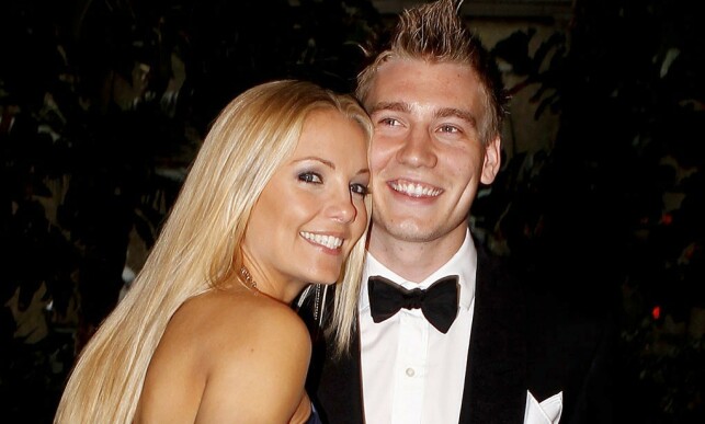 LYKKELIGE: Nicklas Bendtner sammen med eks-kjæresten Caroline Fleming. Foto: NTB Scanpix LYKKELIGE: Nicklas Bendtner sammen med eks-kjæresten Caroline Fleming. Foto: NTB Scanpix