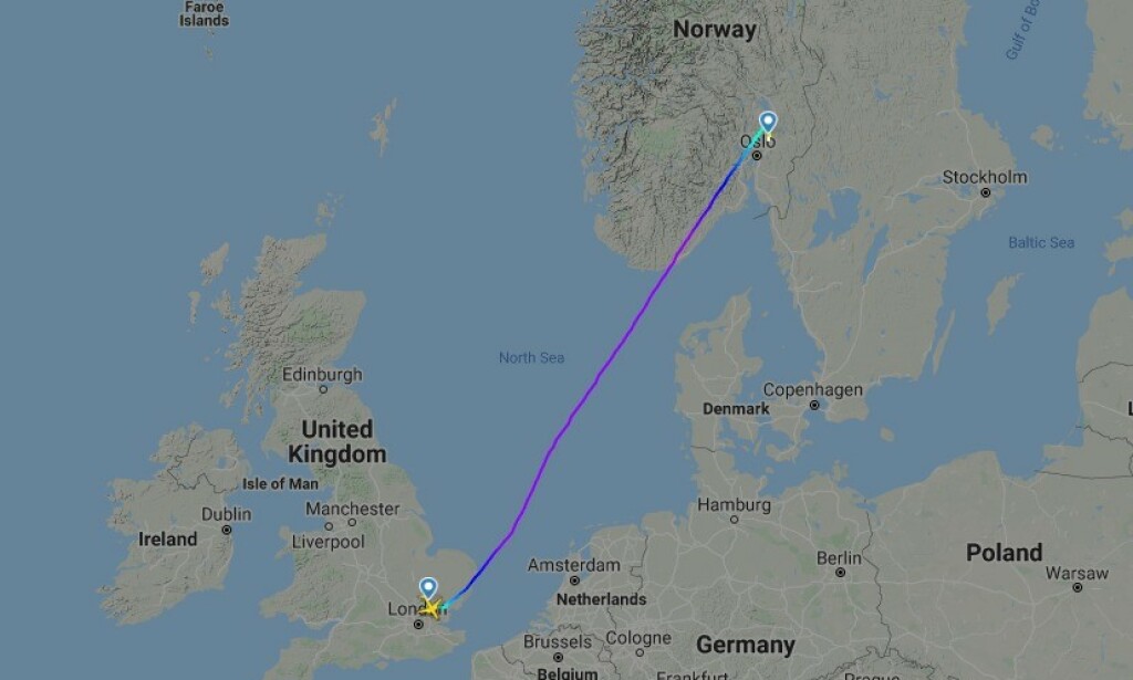 FIKK TRUSSEL I LUFTA: Flyet var på vei fra Stansted i London med kurs for Oslo lufthavn da det mottok trusselen. Foto: Flightradar24 FIKK TRUSSEL I LUFTA: Flyet var på vei fra Stansted i London med kurs for Oslo lufthavn da det mottok trusselen. Foto: Flightradar24