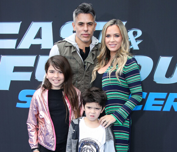 <strong>FAMILIE:</strong> Teddi Mellencamp avbildet sammen med ektemannen Edwin Arroyave og deres felles barn Cruz og Arroyaves datter, Isabella, som han har fra et tidligere forhold. Foto: NTB Scanpix <strong>FAMILIE:</strong> Teddi Mellencamp avbildet sammen med ektemannen Edwin Arroyave og deres felles barn Cruz og Arroyaves datter, Isabella, som han har fra et tidligere forhold. Foto: NTB Scanpix