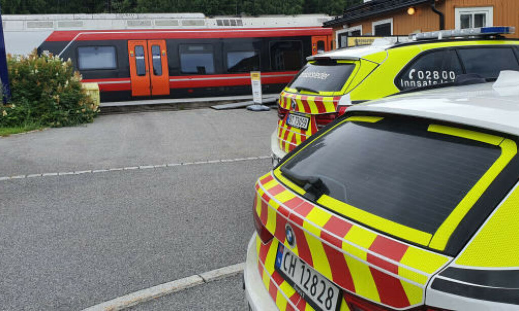 image: Bombetrussel på tog ved Eidsvoll