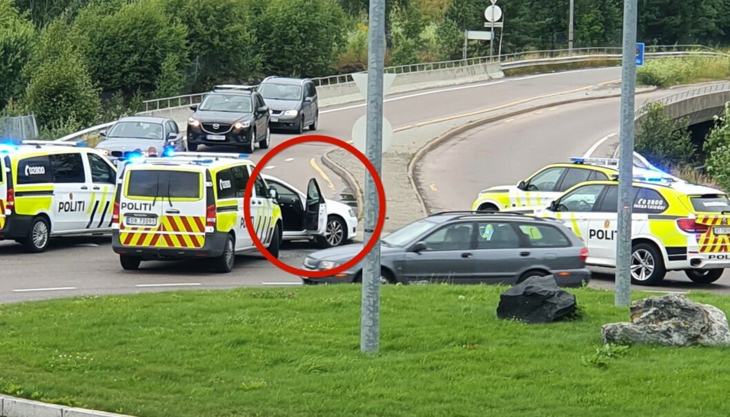 STOPPET: Politiet stoppet den hvite Audien. Foto: Bengt-Rune Holm STOPPET: Politiet stoppet den hvite Audien. Foto: Bengt-Rune Holm