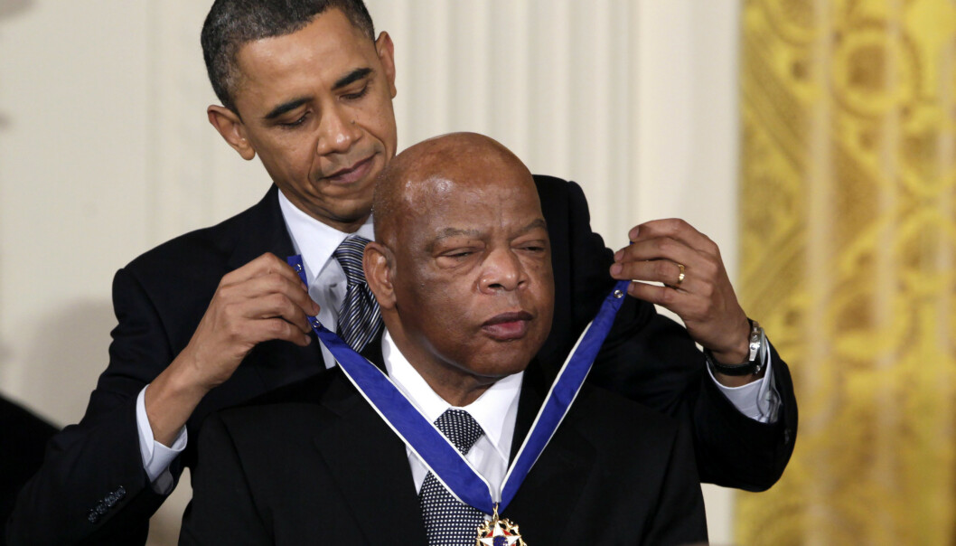 President Barack Obama ga John Lewis USAs øverste sivile utmerkelse i 2011. Foto: Carolyn Kaster / AP / NTB scanpix President Barack Obama ga John Lewis USAs øverste sivile utmerkelse i 2011. Foto: Carolyn Kaster / AP / NTB scanpix