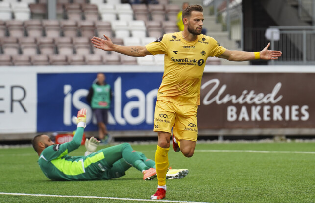 1-0: Philip Zinckernagel jubler etter den første scoringen til Bodø/Glimt. Mjøndalens keeper Sosha Makani ligger slagen tilbake. Foto: Fredrik Hagen / NTB scanpix 1-0: Philip Zinckernagel jubler etter den første scoringen til Bodø/Glimt. Mjøndalens keeper Sosha Makani ligger slagen tilbake. Foto: Fredrik Hagen / NTB scanpix