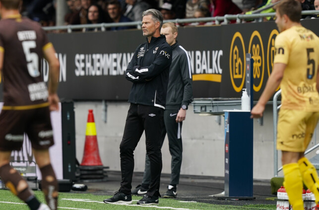 NEDERLAG: Mjøndalen og trener Vegard Hansen gjorde det spennende, men ble et nummer for små mot Bodø/Glimt.
Foto: Fredrik Hagen / NTB scanpix NEDERLAG: Mjøndalen og trener Vegard Hansen gjorde det spennende, men ble et nummer for små mot Bodø/Glimt.
Foto: Fredrik Hagen / NTB scanpix