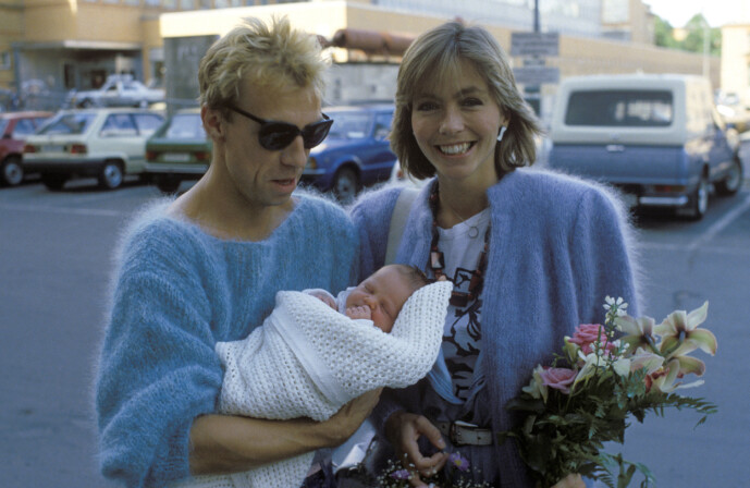 STOLTE: Jahn Teigen og Anita Skorgan viste stolt fram dattera Sara da hun så dagens lys i 1984. Foto: NTB Scanpix STOLTE: Jahn Teigen og Anita Skorgan viste stolt fram dattera Sara da hun så dagens lys i 1984. Foto: NTB Scanpix